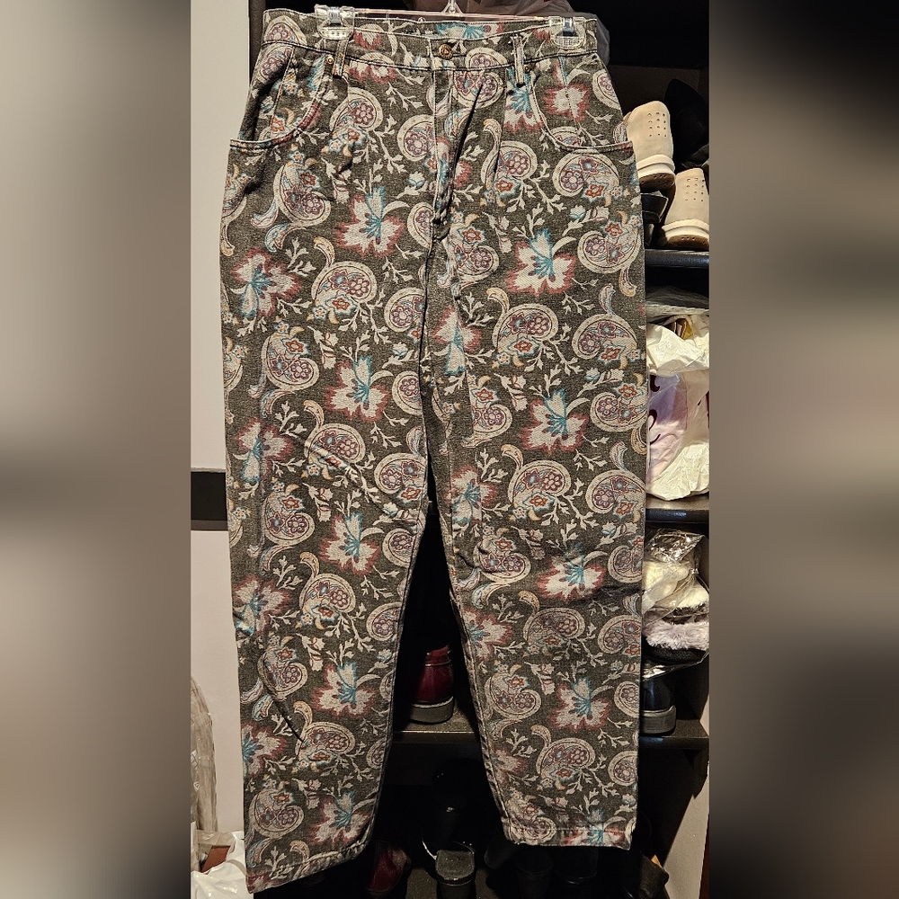 Vintage Lizwear jeans, size 14.  Grey background w/paisley pattern.  Pre-owned.